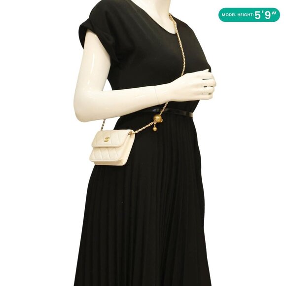 Chanel  Pearl Crush Flap Quilted Lambskin Leather Clutch With Chain White - Picture 2 of 13